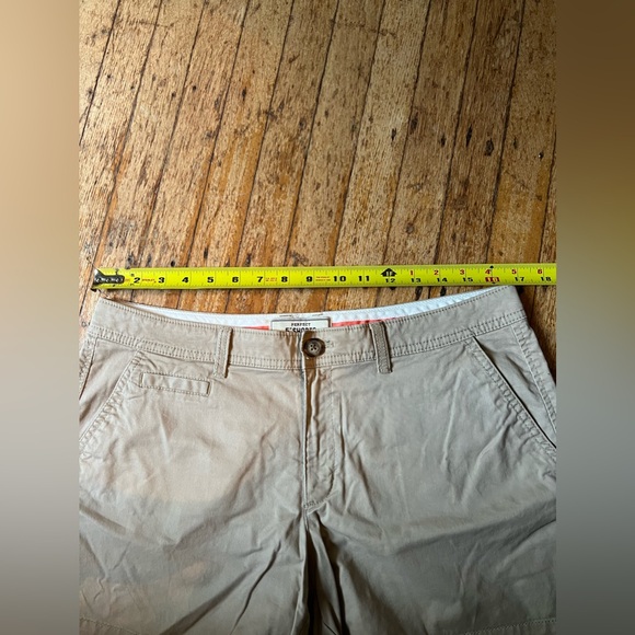 Old navy shorts size 10 - Picture 2 of 4